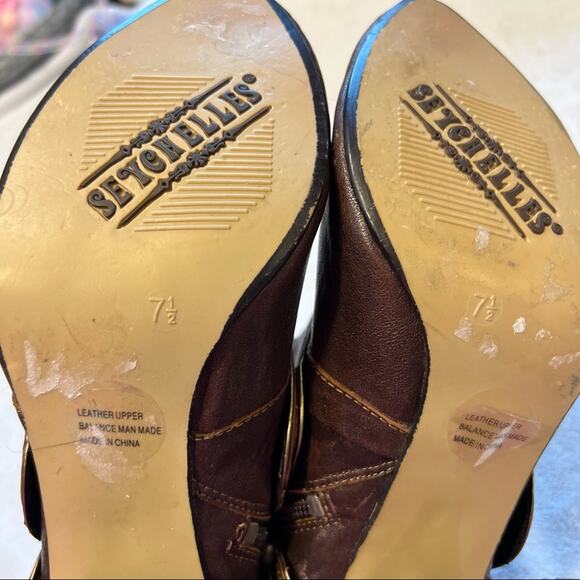 Seychelles Metallic Brown Leather Fold Over Ankle Booties w/ Heel Size 7.5 - Picture 13 of 13